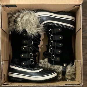 Sorel Women's Joan of Arc Black and Cream Winter Boots